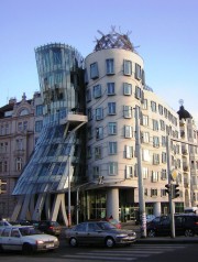 Praha_Dancing_House_from_N_DSCN1185